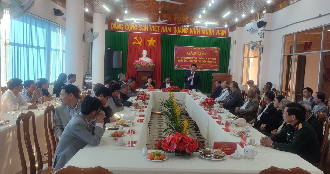 Huyện ủy Ea H’Leo: Gặp mặt các đồng chí nguyên Ủy viên Ban Thường vụ Huyện ủy và Lãnh đạo chủ chốt của huyện 